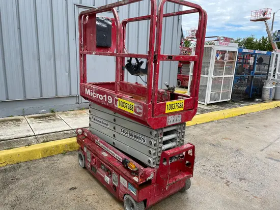 2018 MEC MICRO 19 Scissor Lift