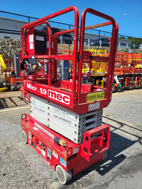 2018 MEC MICRO 19 Scissor Lift