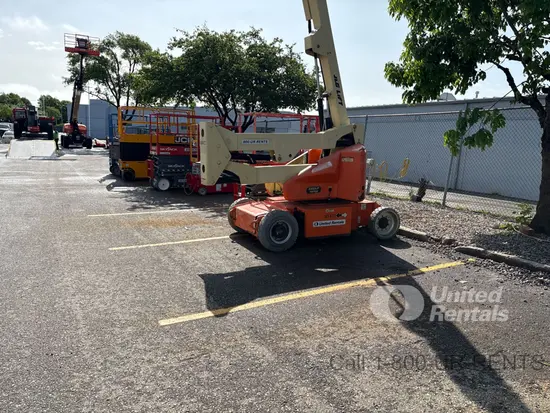 2016 JLG E400AJPN Articulating Boom Lift