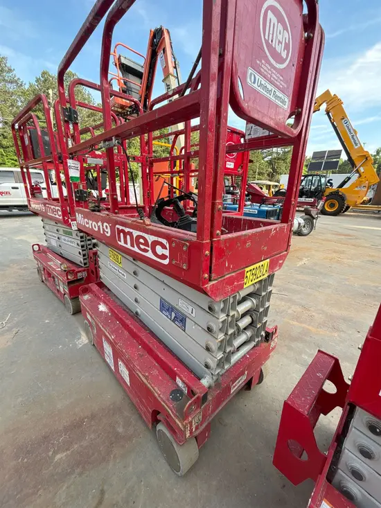2018 MEC MICRO 19 Scissor Lift