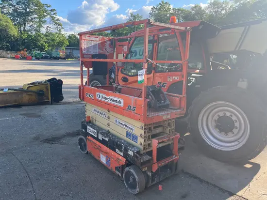 2017 JLG 1932R Scissor Lift