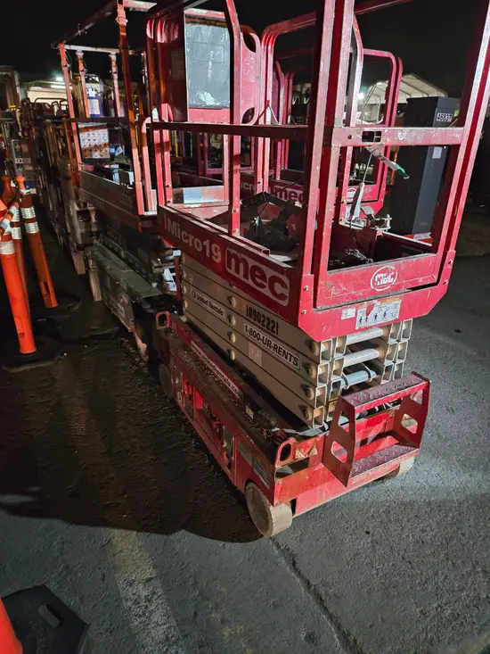 2019 MEC MICRO 19 Scissor Lift