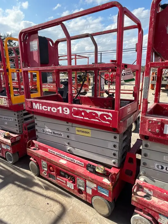 2018 MEC MICRO 19 Scissor Lift