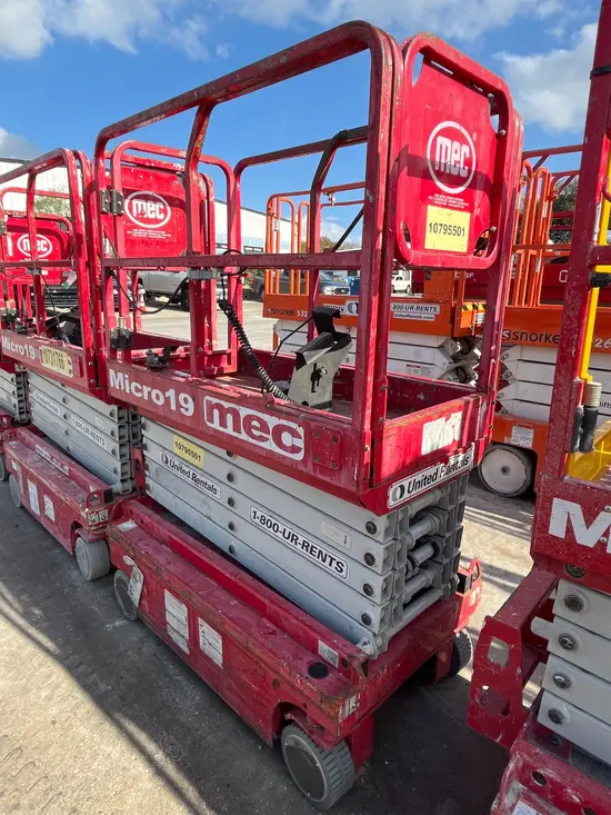 2018 MEC MICRO 19 Scissor Lift