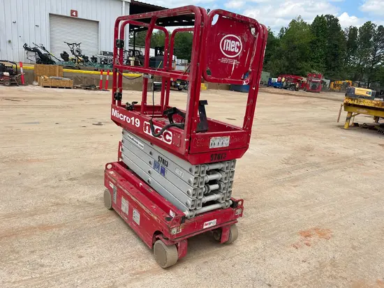 2018 MEC MICRO 19 Scissor Lift
