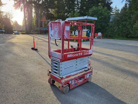 2018 MEC MICRO 19 Scissor Lift