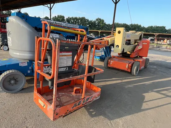 2017 JLG E400AJPN Articulating Boom Lift