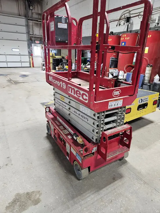 2018 MEC MICRO 19 Scissor Lift