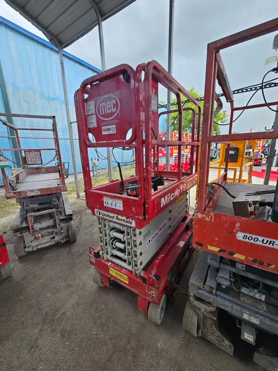 2018 MEC MICRO 19 Scissor Lift
