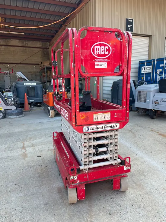 2018 MEC MICRO 19 Scissor Lift