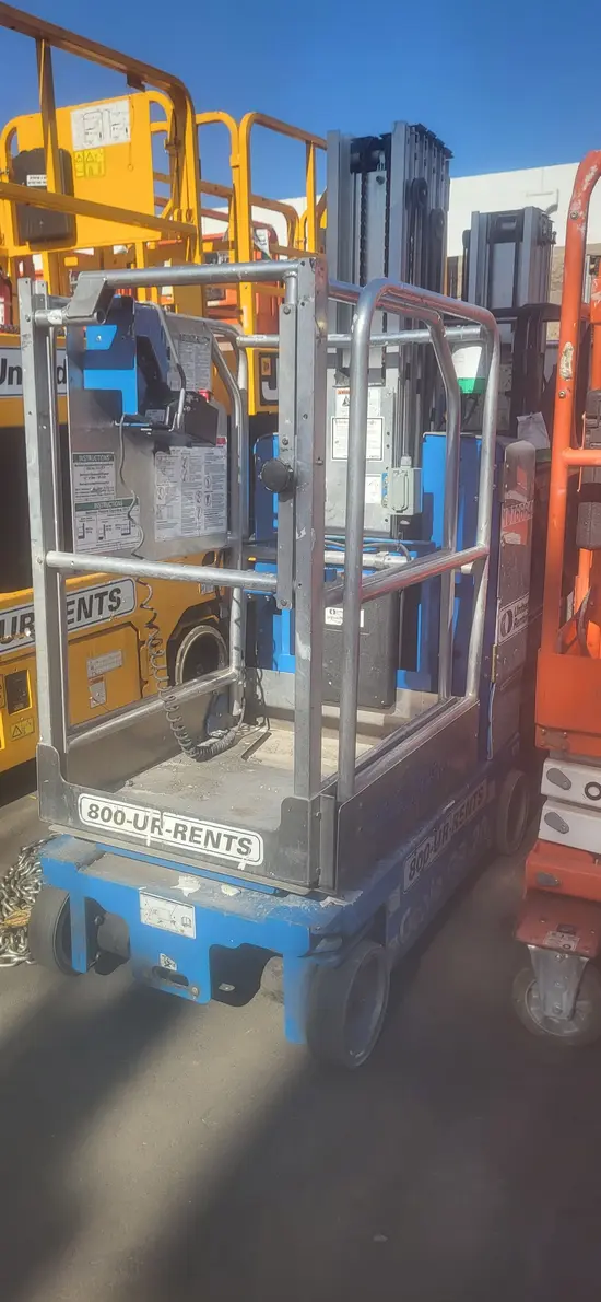 2018 Genie GR-20 Self-Propelled One-Person Lift