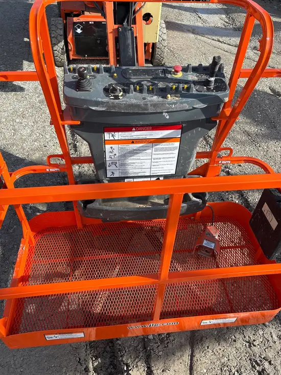 2016 JLG E450AJ Articulating Boom Lift