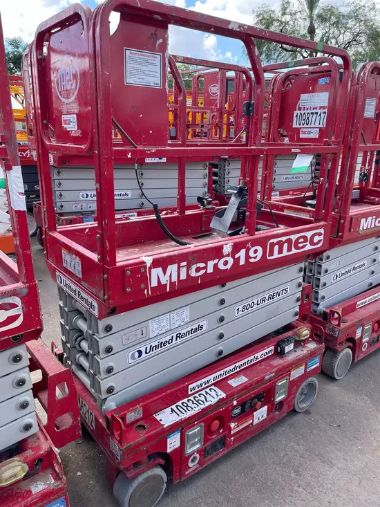 2018 MEC MICRO 19 Scissor Lift