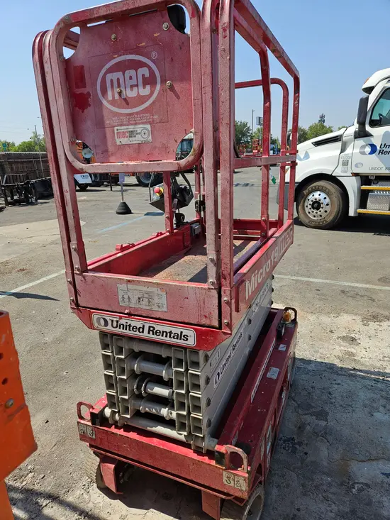 2018 MEC MICRO 19 Scissor Lift