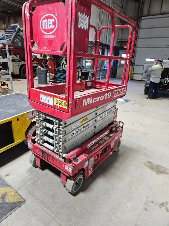 2018 MEC MICRO 19 Scissor Lift