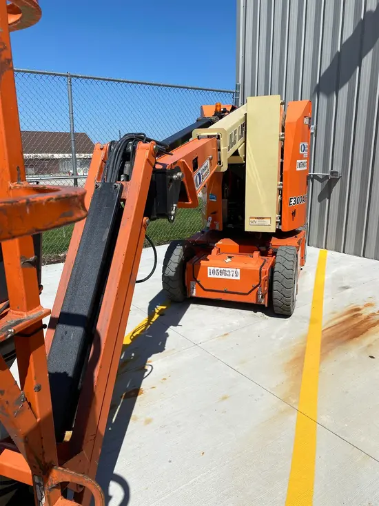 2017 JLG E300AJP Articulating Boom Lift