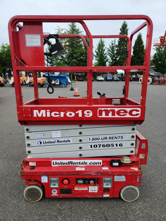 2018 MEC MICRO 19 Scissor Lift
