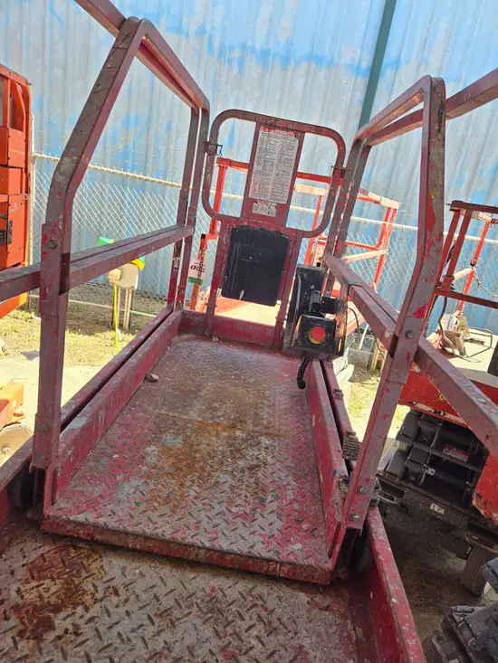 2017 MEC 2632SE Scissor Lift