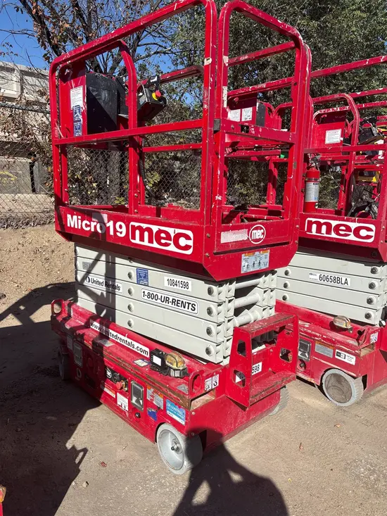 2018 MEC MICRO 19 Scissor Lift