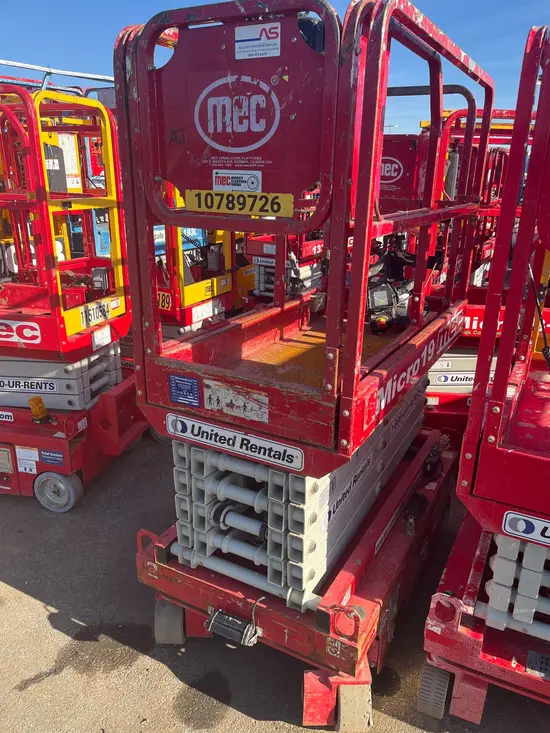 2018 MEC MICRO 19 Scissor Lift