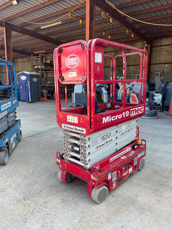 2018 MEC MICRO 19 Scissor Lift