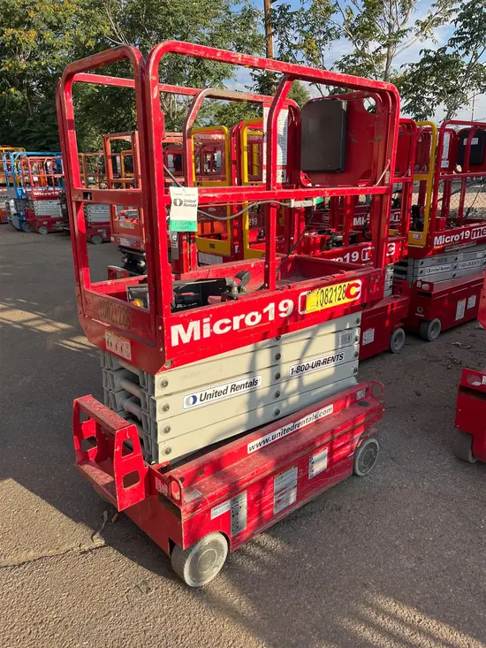 2018 MEC MICRO 19 Scissor Lift