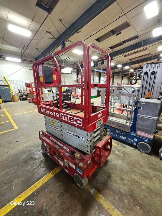 2018 MEC MICRO 19 Scissor Lift
