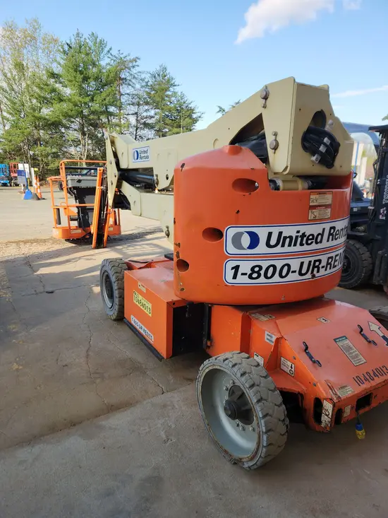2016 JLG E400AJPN Articulating Boom Lift