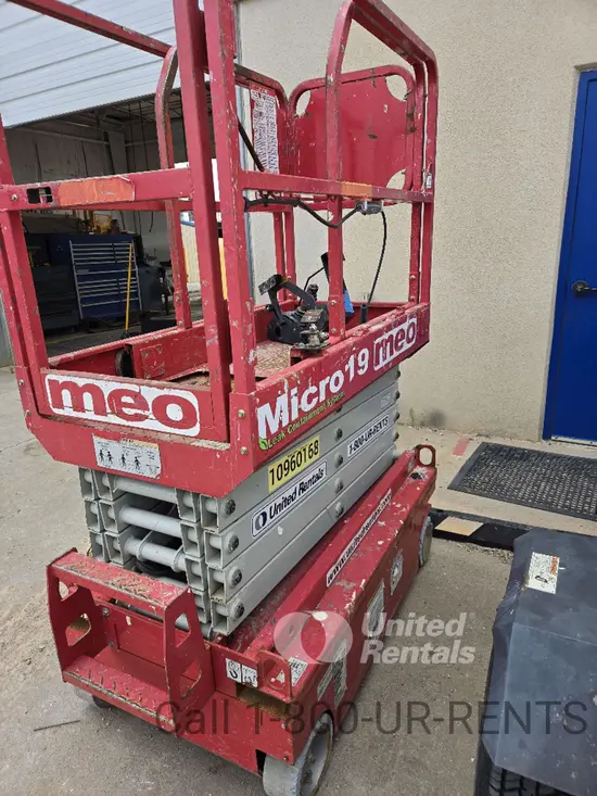 2019 MEC MICRO 19 Scissor Lift