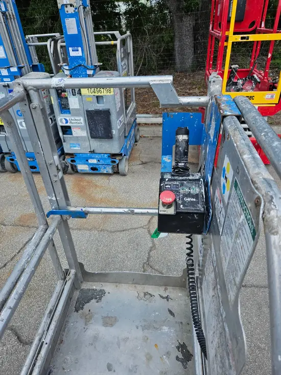 2018 Genie GR-20 Self-Propelled One-Person Lift