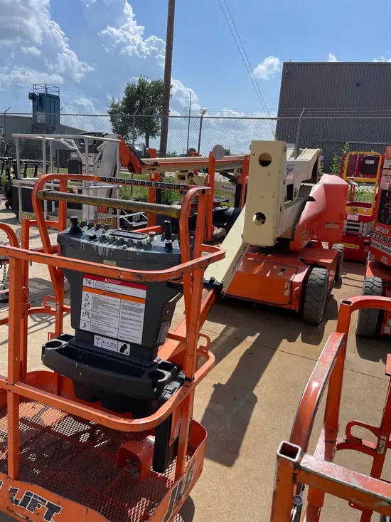 2017 JLG E400AN Articulating Boom Lift