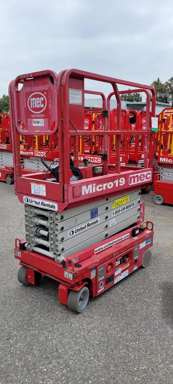 2018 MEC MICRO 19 Scissor Lift