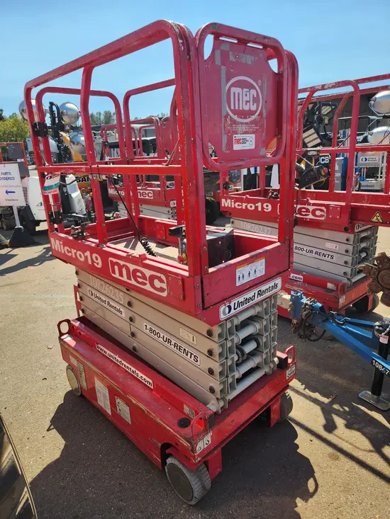 2018 MEC MICRO 19 Scissor Lift