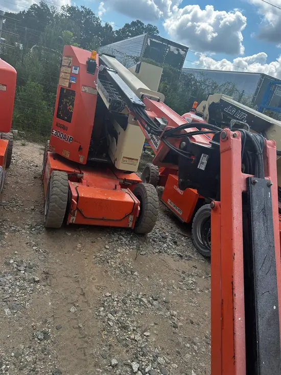 2015 JLG E300AJP Articulating Boom Lift