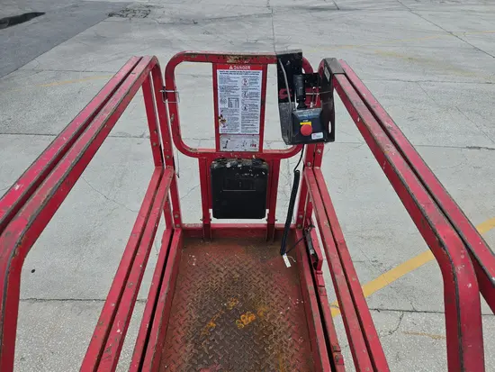 2017 MEC 2632SE Scissor Lift