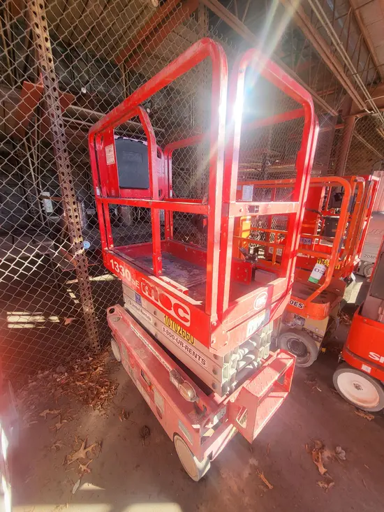 2017 MEC 1330SE Scissor Lift