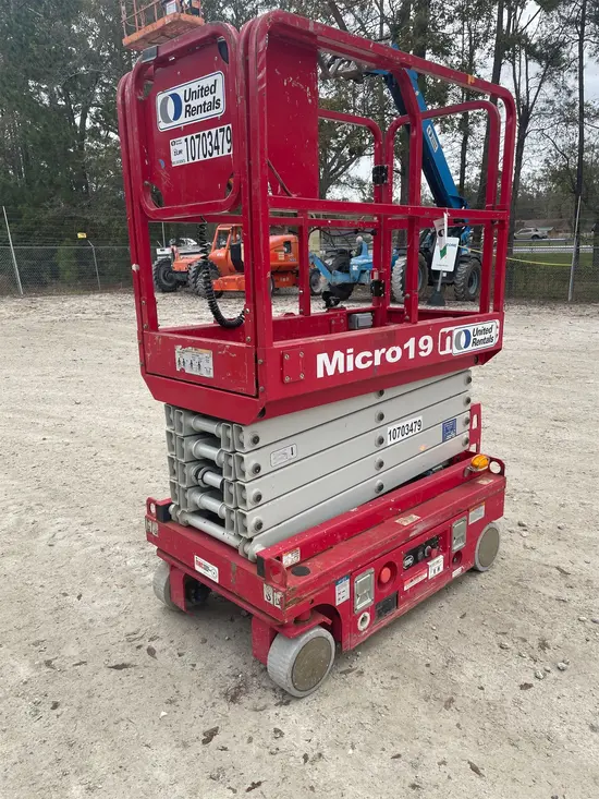 2017 MEC MICRO 19 Scissor Lift