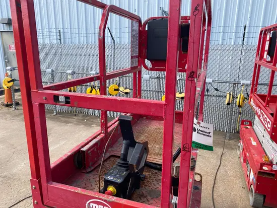 2018 MEC MICRO 19 Scissor Lift