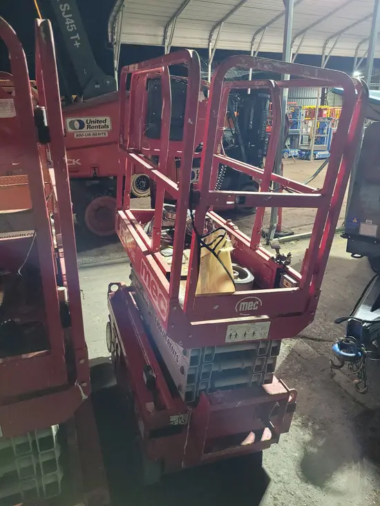 2017 MEC 1330SE Scissor Lift