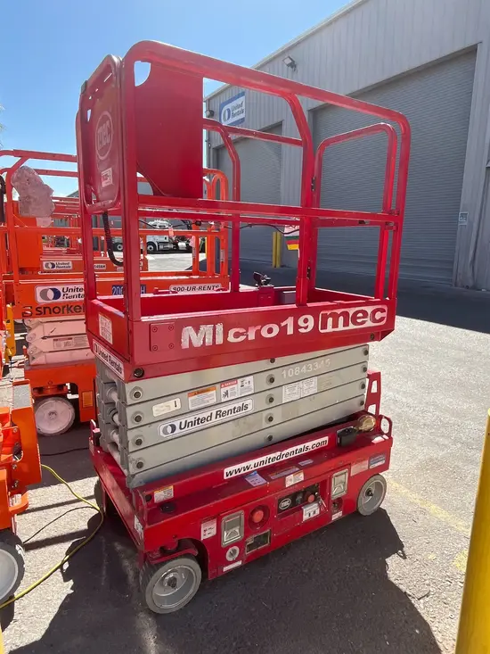 2018 MEC MICRO 19 Scissor Lift