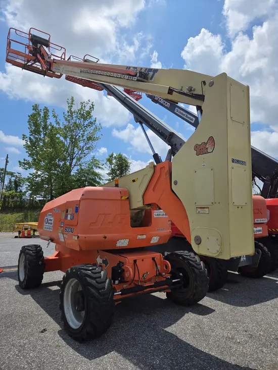 2017 JLG 800AJ Articulating Boom Lift