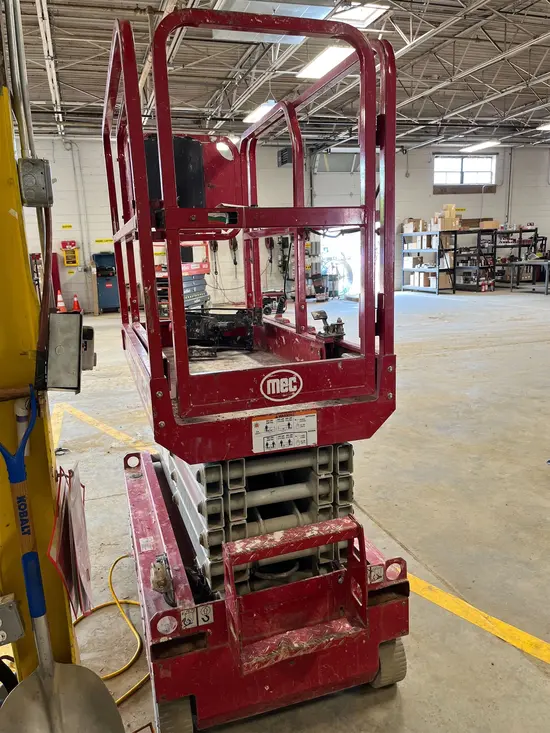 2017 MEC MICRO 19 Scissor Lift