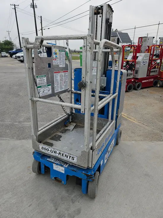 2018 Genie GR-20 Self-Propelled One-Person Lift
