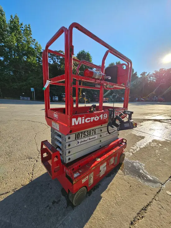2018 MEC MICRO 19 Scissor Lift