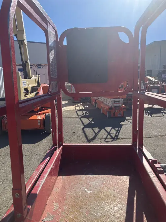 2018 MEC MICRO 19 Scissor Lift