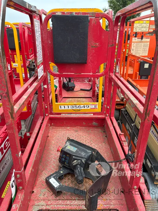 2019 MEC MICRO 19 Scissor Lift