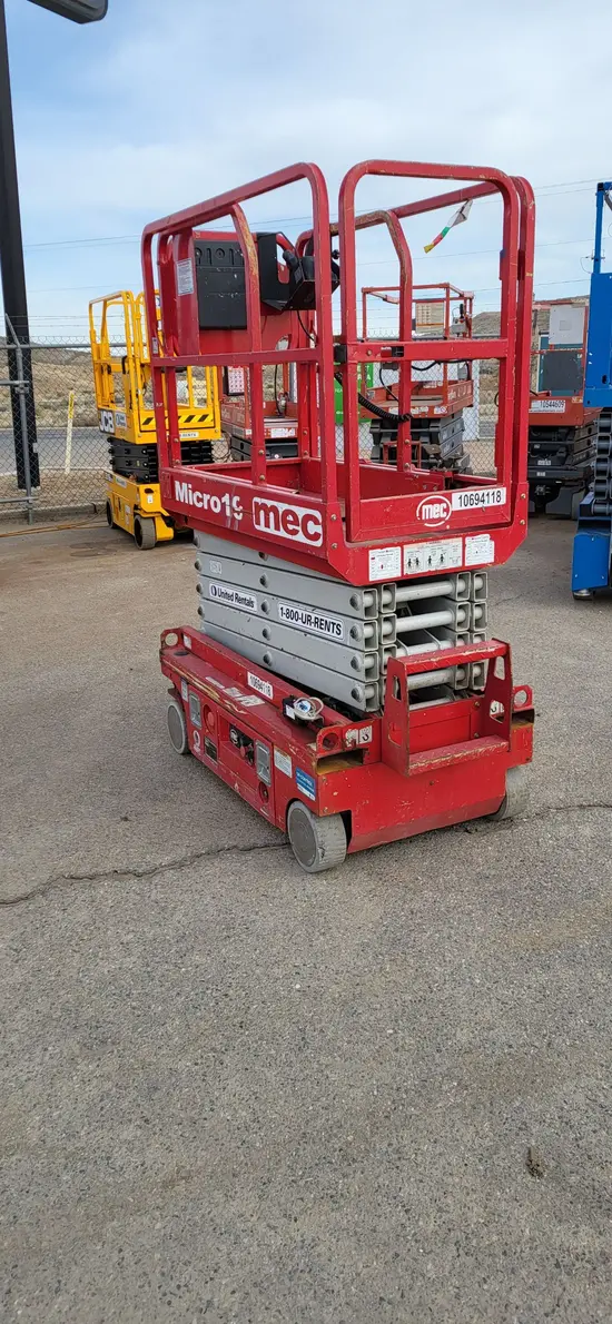 2017 MEC MICRO 19 Scissor Lift