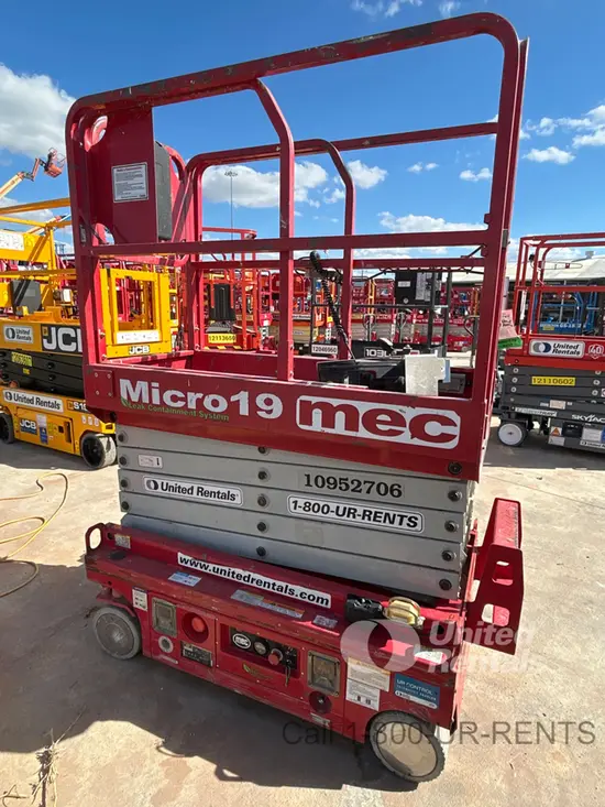 2019 MEC MICRO 19 Scissor Lift