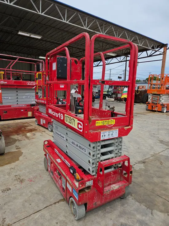 2018 MEC MICRO 19 Scissor Lift