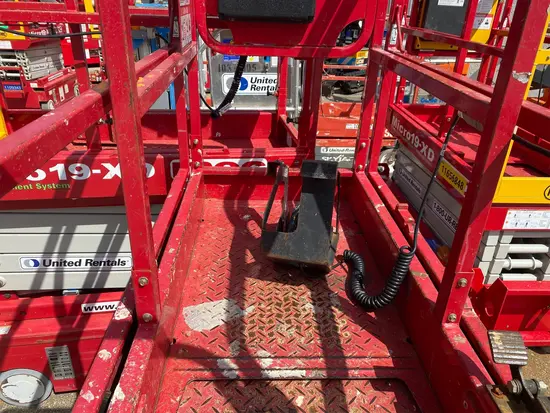 2018 MEC MICRO 19 Scissor Lift